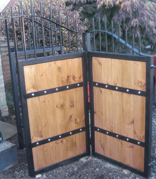                          2.2m x 3.5m Concertina gates                    Available from Fortress Fabrications!